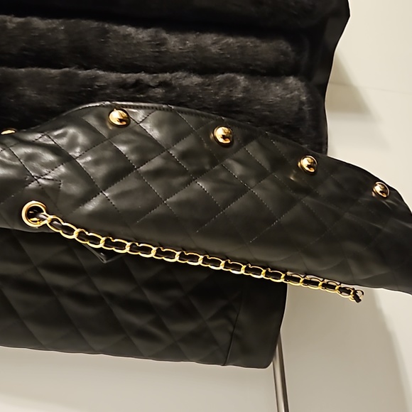 Guess. Jacket with detachable inner fur. Color Black. Inside fake fur. Size XL - Picture 4 of 16